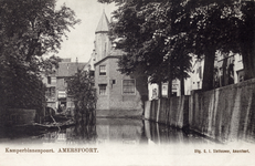 12683 Gezicht op de Zuidsingel met bebouwing bij de Kamperbinnenpoort te Amersfoort uit het zuiden.